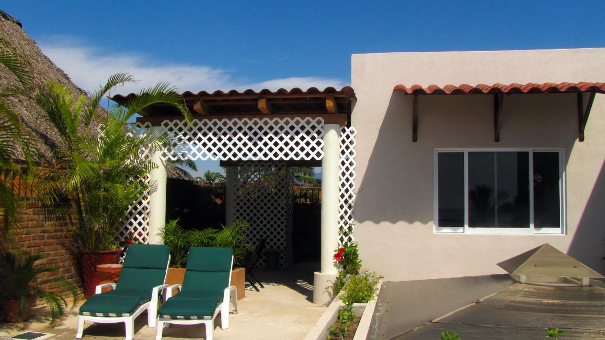La Paloma Oceanfront Retreat Hotel San Patricio Melaque Room photo